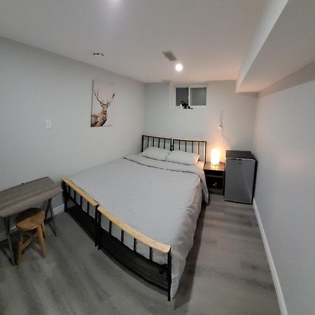 טורונטו Guest House Basement - Master Bedrooms In Bayview Village מראה חיצוני תמונה
