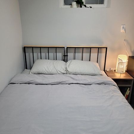 טורונטו Guest House Basement - Master Bedrooms In Bayview Village מראה חיצוני תמונה
