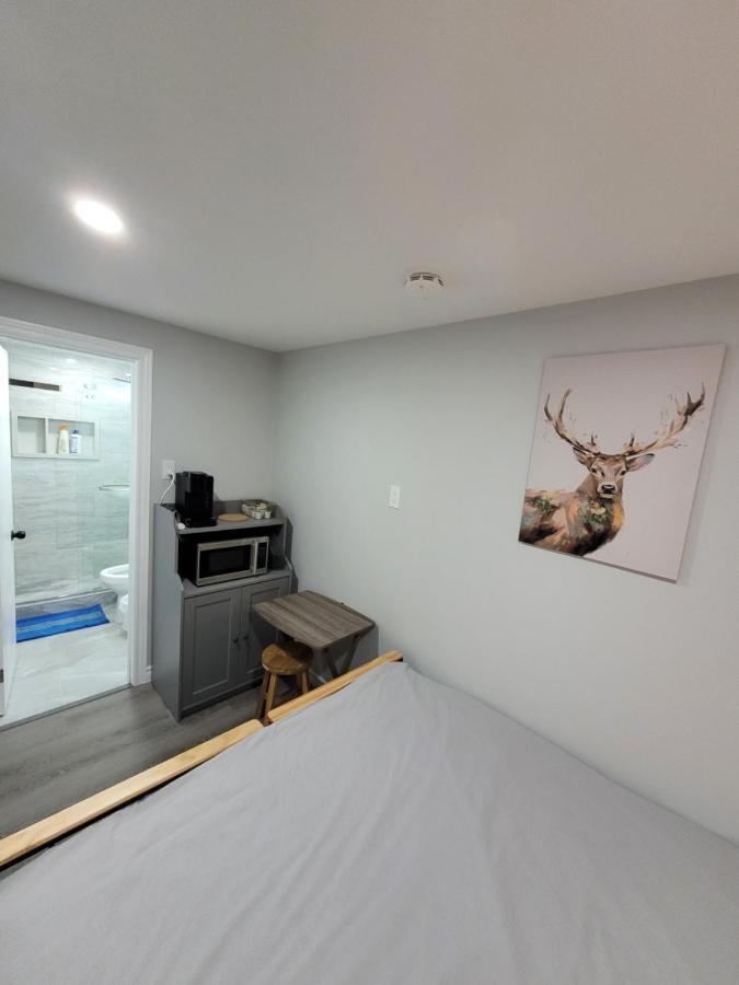 טורונטו Guest House Basement - Master Bedrooms In Bayview Village מראה חיצוני תמונה