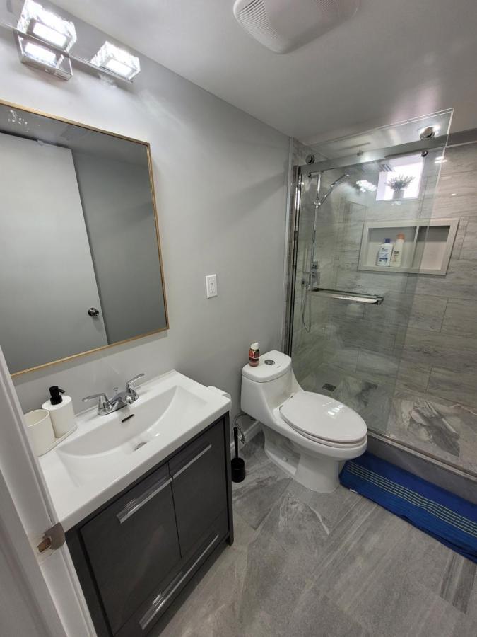 טורונטו Guest House Basement - Master Bedrooms In Bayview Village מראה חיצוני תמונה