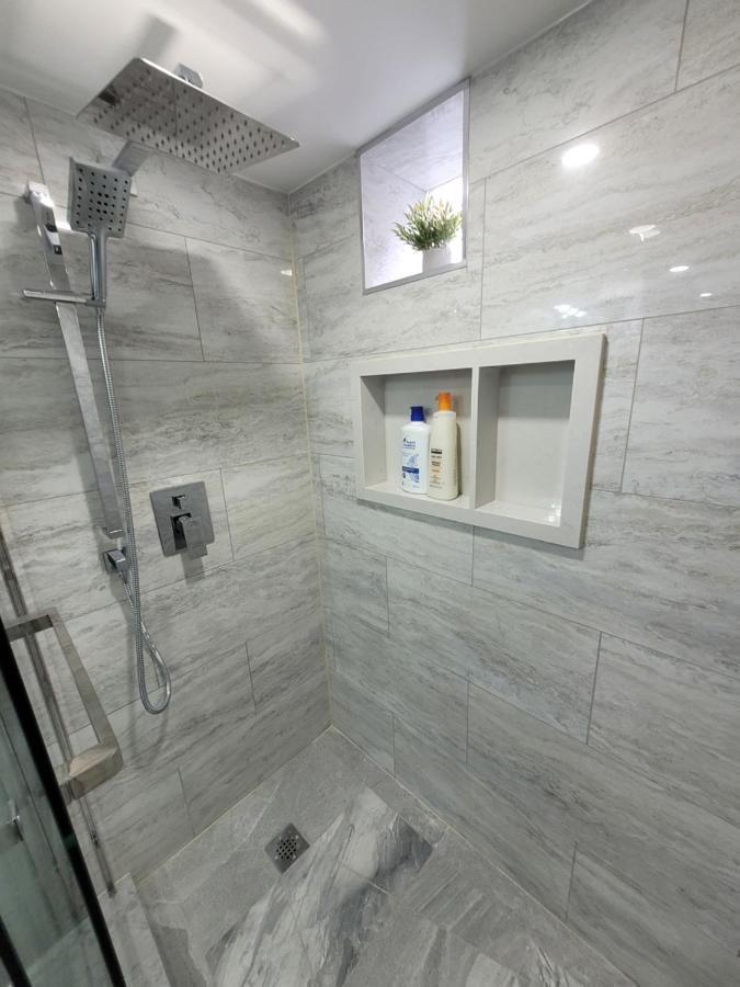 טורונטו Guest House Basement - Master Bedrooms In Bayview Village מראה חיצוני תמונה