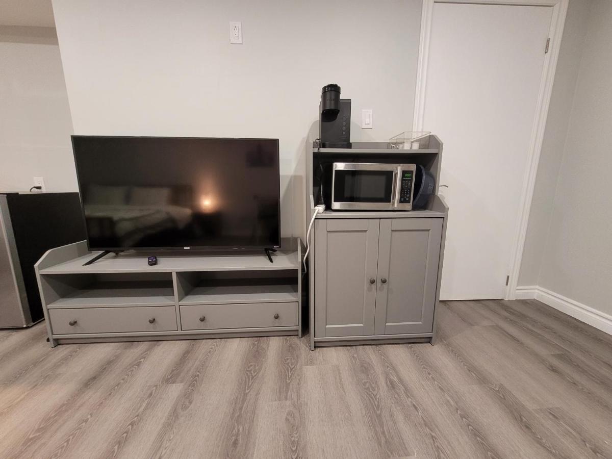 טורונטו Guest House Basement - Master Bedrooms In Bayview Village מראה חיצוני תמונה